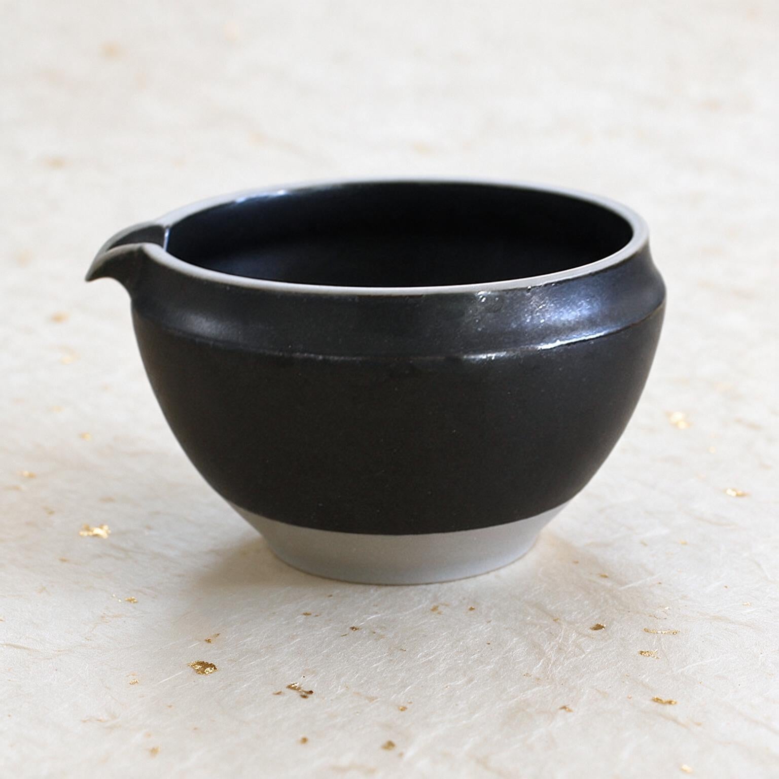 Mino-yaki chawan, close detail of the craftsmanship