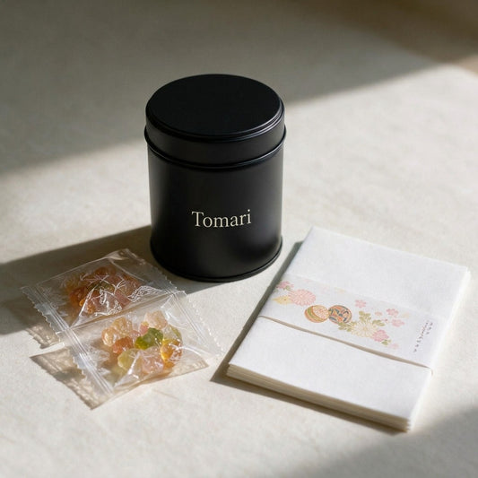 What is in the box: the Uji matcha tin, two wrapped warikouri sweets and a pack of kaishi paper